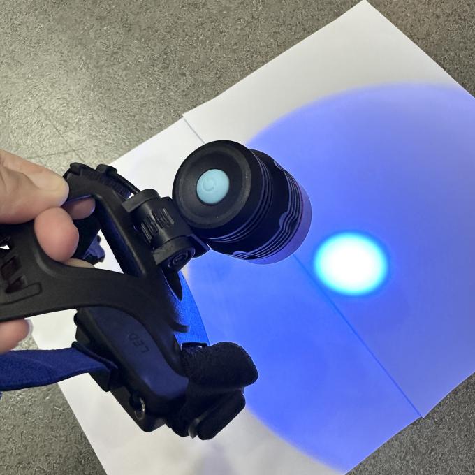 المصباح الأمامي للجسيمات المغناطيسية الفلوريسنتية UV DG-3101S مع طول موجة ذروة من 365-370nm و 2pcs من 18650 بطارية الليثيوم 0