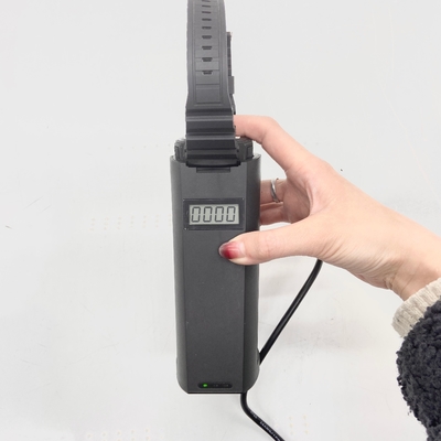 نوع الساعة HRD-3 مقياس جرعات شخصي مع مجموعة عرض LCD Hp 10 0.00μSv-9999mSv والخطأ المتأصل النسبي ± 10% 1mSv / h Cs-137
