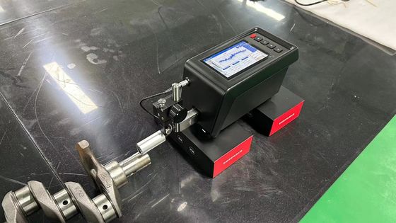 SRT-7300+ جهاز محمول لقياس خشونة السطح والملف الشخصي بمدى 500 ميكرومتر شاشة تعمل باللمس جهاز اختبار كفاف التموج والخشونة