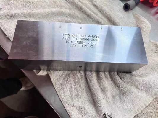 177N MPI وزن الاختبار 1018 فولاذ الكربون مقناطيسية جزيئات التفتيش كتلة المعايرة تتوافق مع ASME JB / T6066-2005 DC مقناطيسية نير رفع قوة اختبار العينة