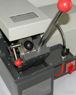 HC-300E آلة قطع العينات المعدنية المبردة بالماء مختبر قطع العينات